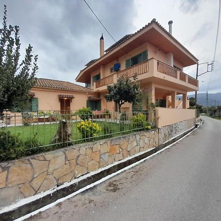 The Lake House" -Trichonida Lake Marathias  Экстерьер фото
