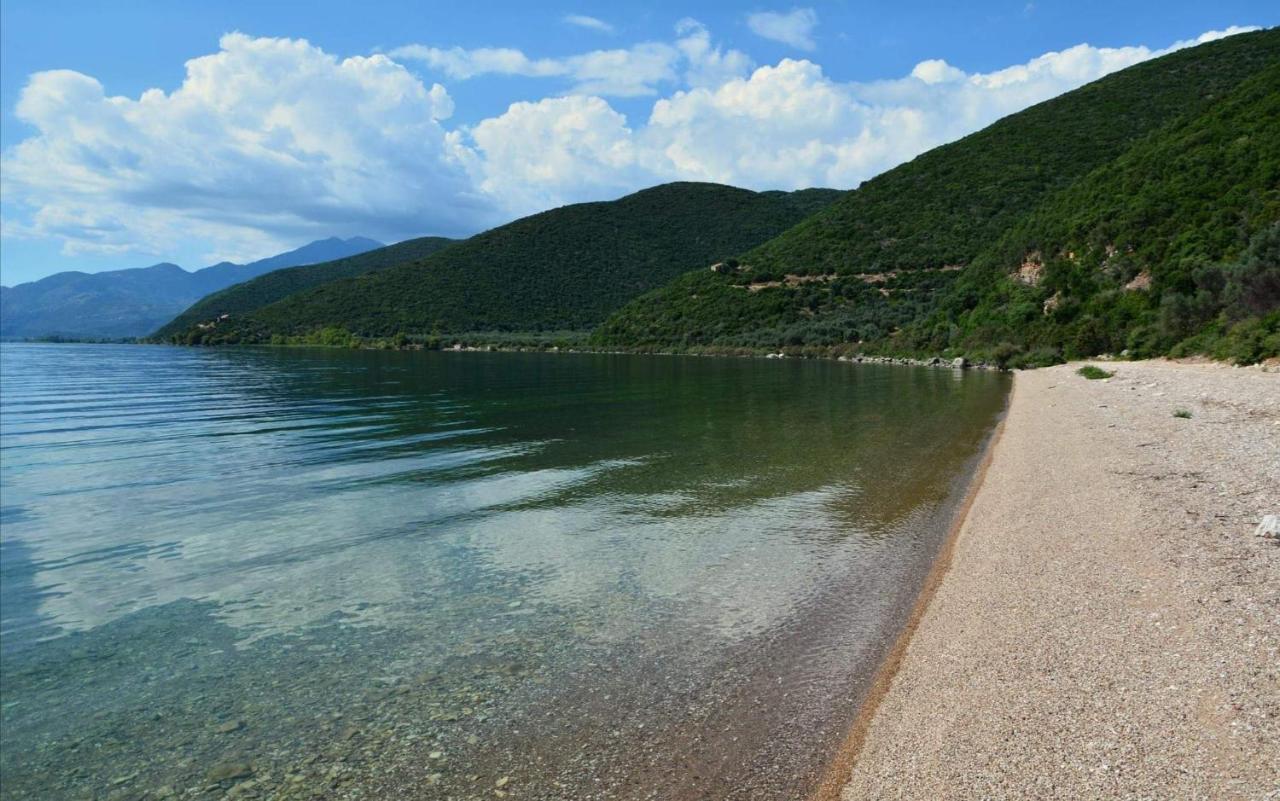 The Lake House" -Trichonida Lake Marathias  Экстерьер фото